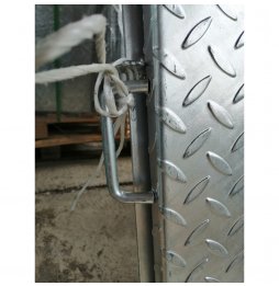 COPERCHIO CISTERNA CON TELAIO ACCIAIO ZINCATO 100X100 MANIGLIA ROVINATA COPERCHIO CISTERNA CON TELAIO ACCIAIO ZINCATO 100X100 MANIGLIA ROVINATA